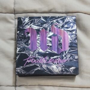 Urban Decay Troublemaker Eyeshadow Palette